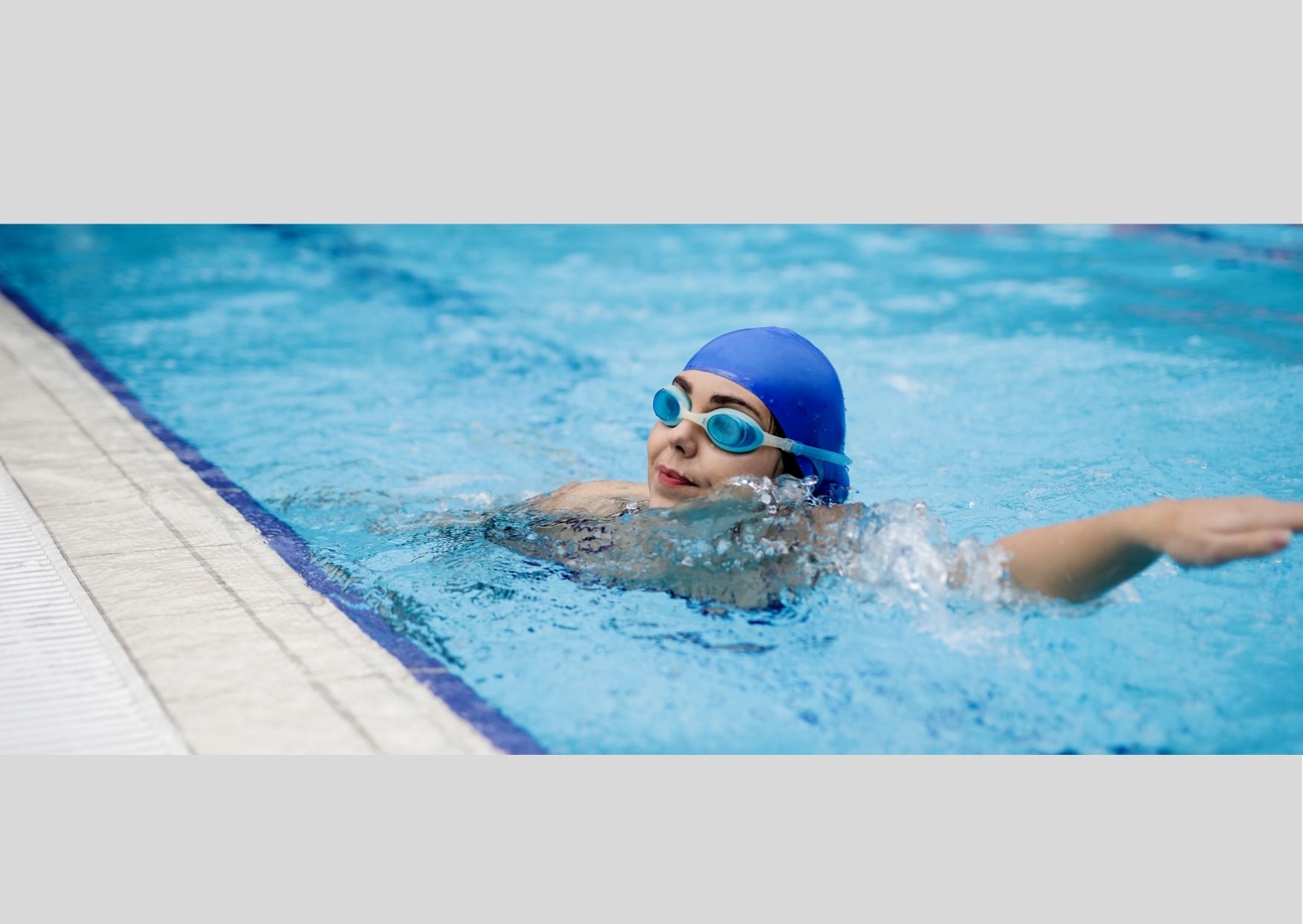 Zdjęcie studentki na pływalni