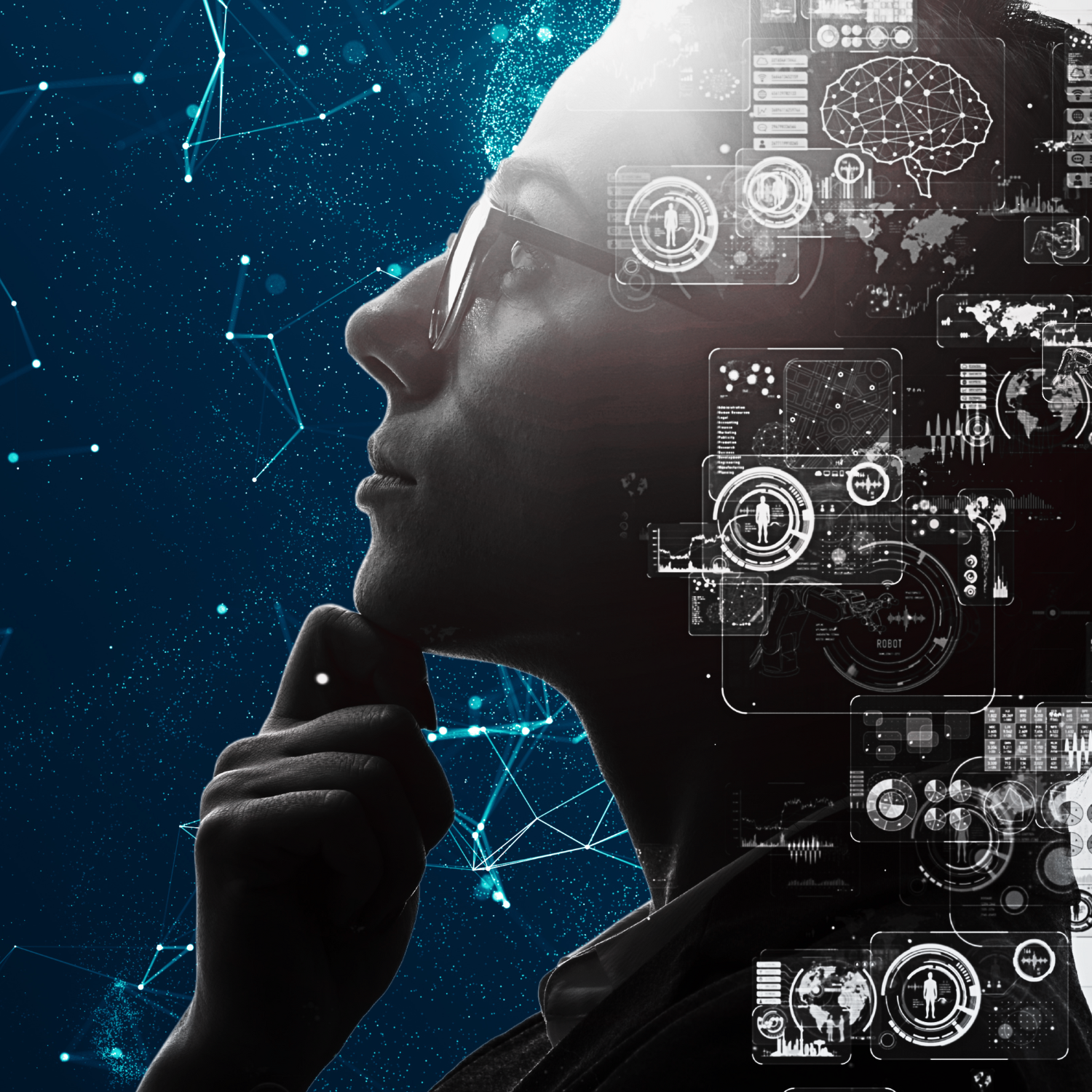 twarz kobiety w okularach na granatowym tle