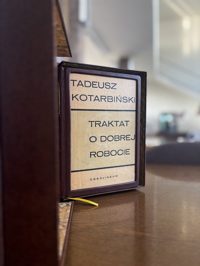 Egzemplarz licytowanej książki.