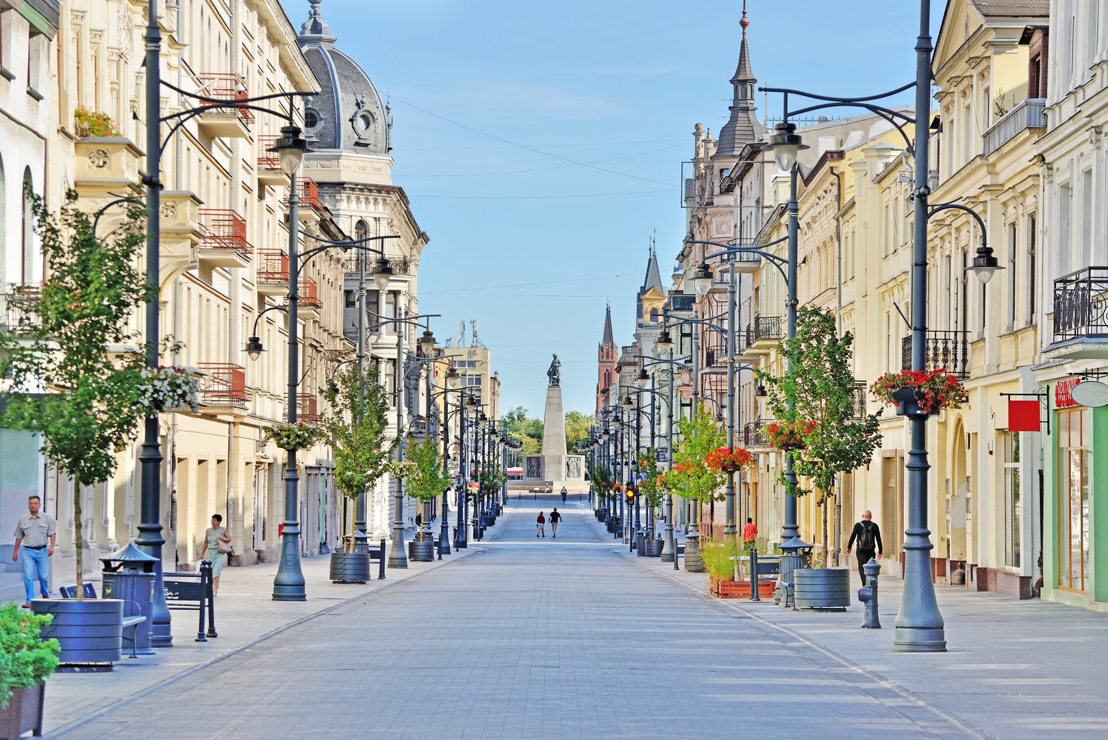 Direct view of the Piotrkowska Street.