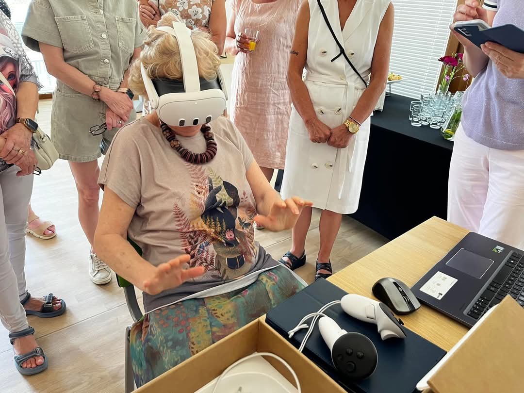 Kobieta w specjalistycznej opasce na oczy do badań zakupionej w ramach projektu