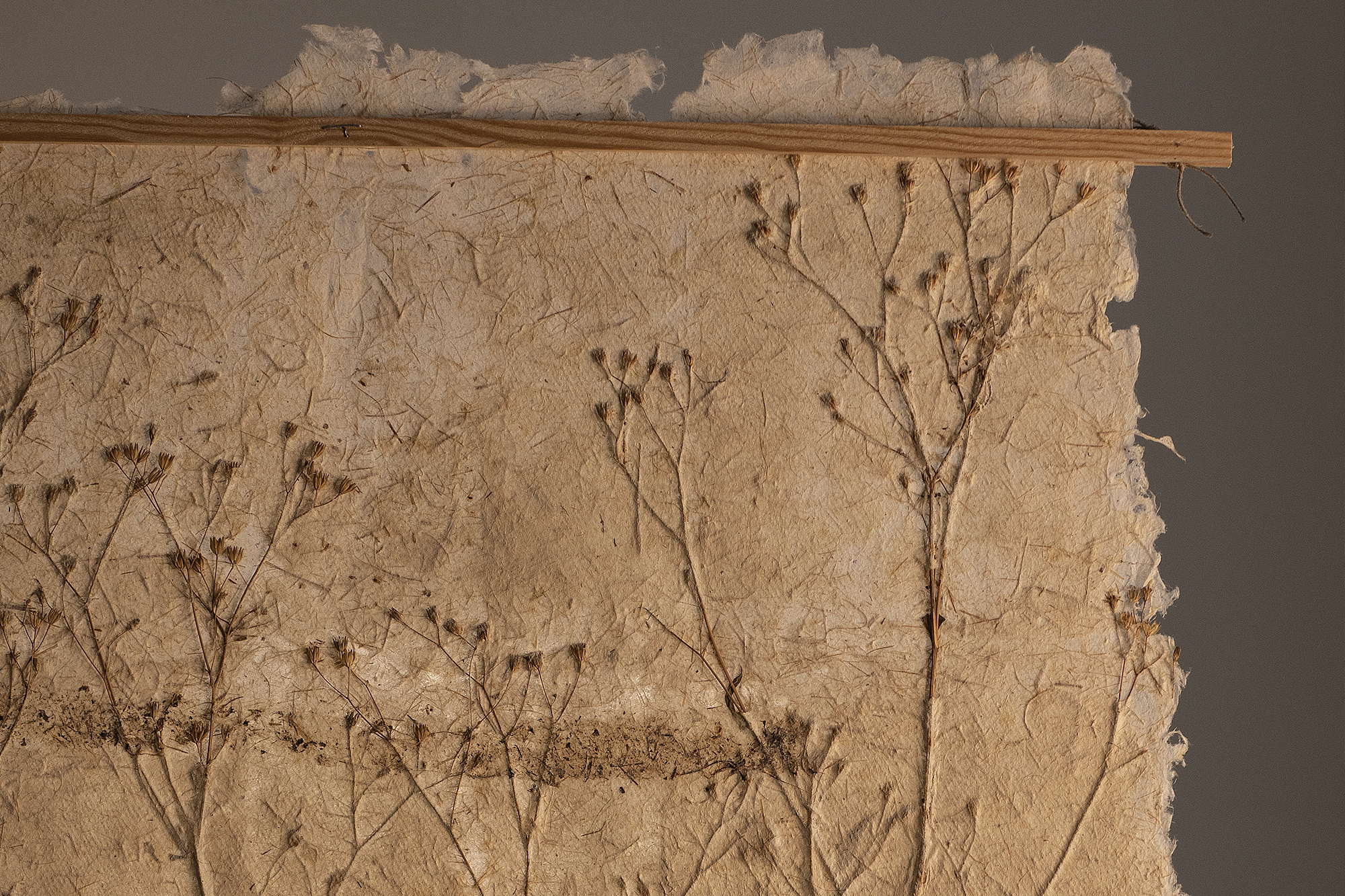 praca na papierze czerpanym