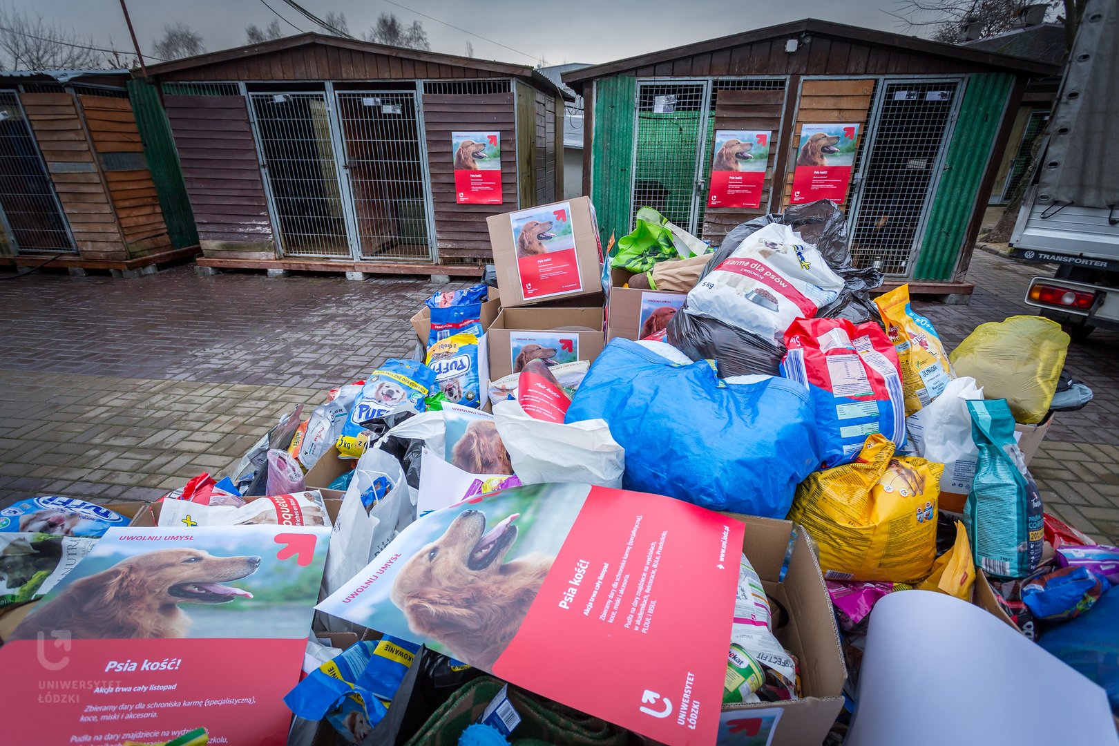 Dostarczenie darów do schroniska