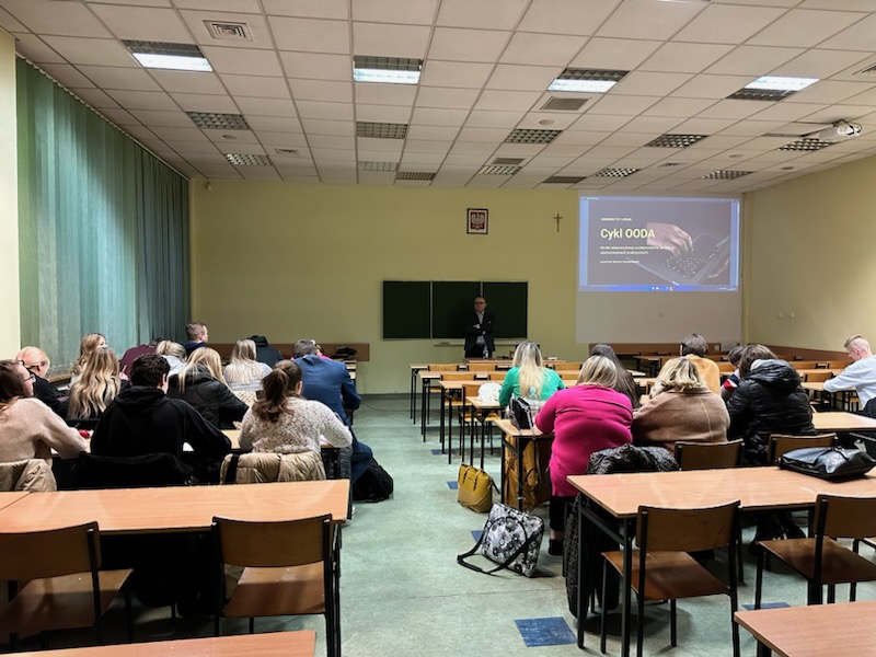  Na zdjęciu przedstawiono salę wykładową w trakcie wykładu