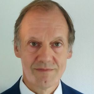 a portrait photo of Dr Stephen Venn