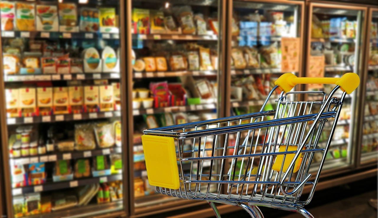 Shopping cart in a supermarket, source: Pixabay.com