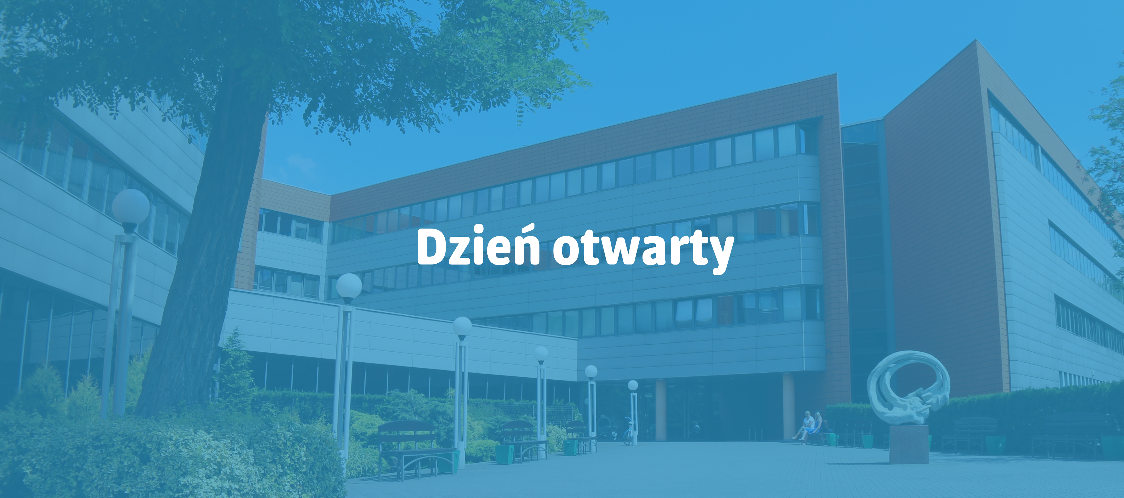 Napis Dzień otwarty na tle budynku