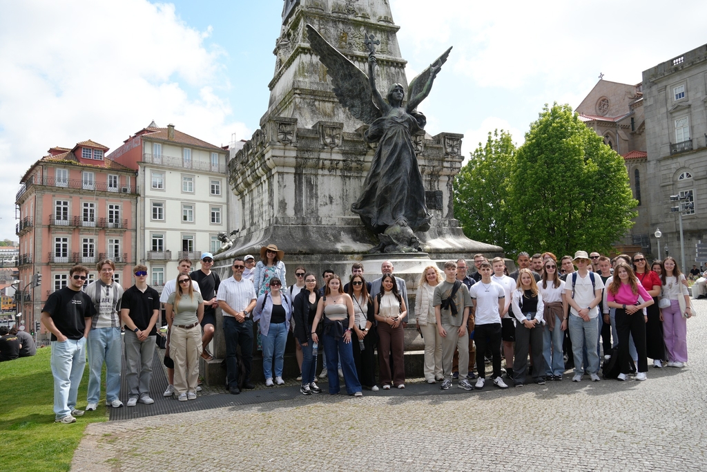 Group photo from the trip to Porto