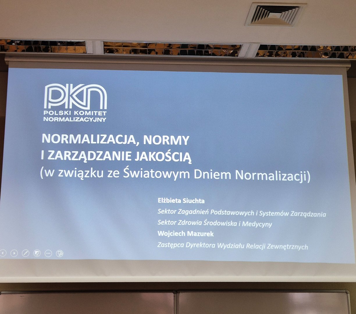 Seminarium Normalizacja - zdjęcie ekranu z prezentacją
