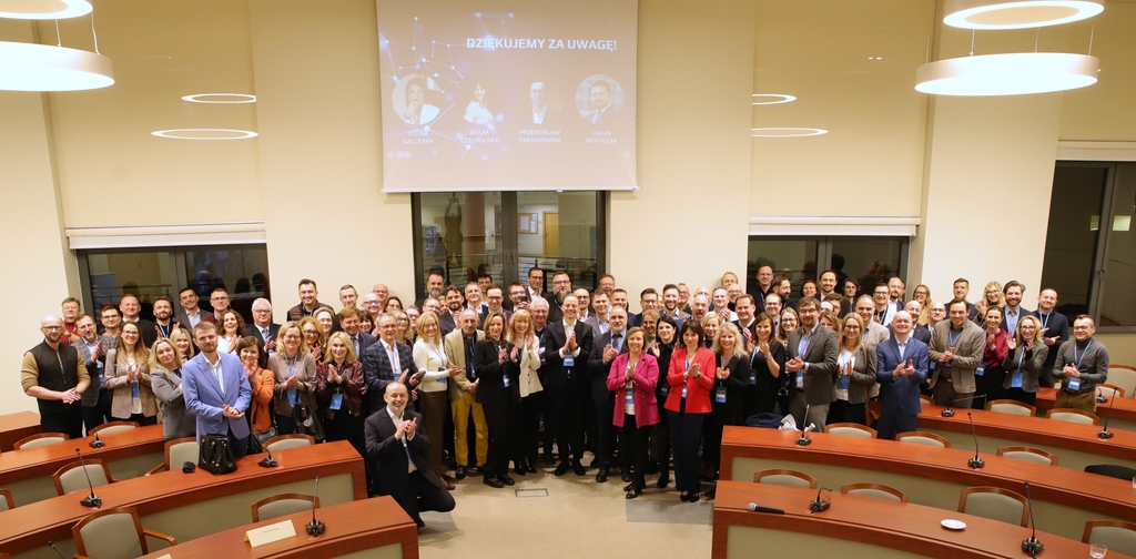 a group photo of the first meeting of the MBA Alumni Club at the UniLodz Faculty of Management