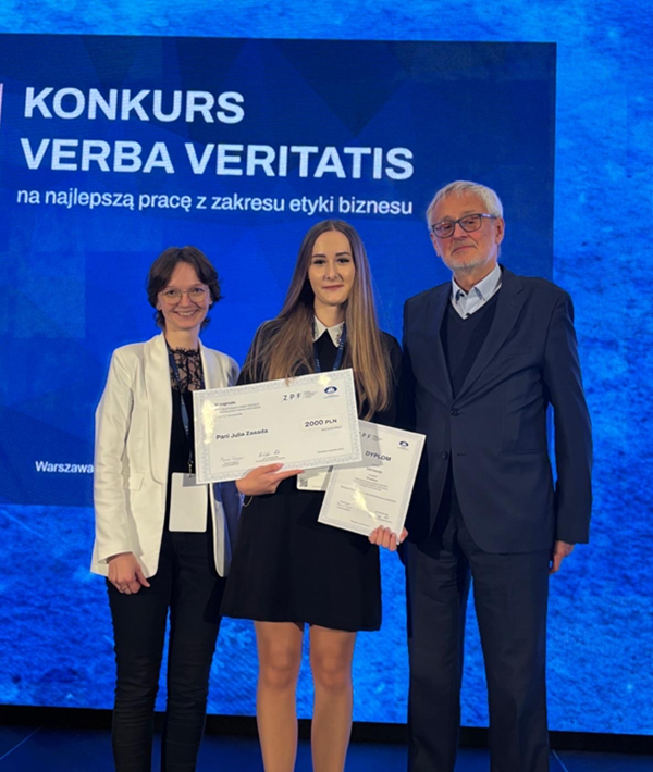 Nagroda dla absolwentki WZ, wręczenie