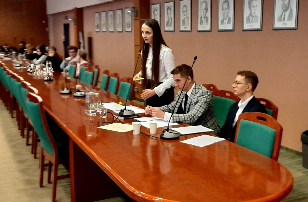 uczestnicy debaty