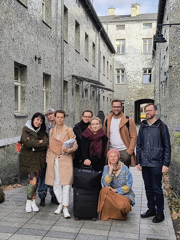 Na zdjęciu od lewej: Patrycja Babicka, Justyna Kowalska, Marta Konfederak-Paczuska, Sylwia Wachowska, Ewa Otomańska, Karolina Górecka, Tomasz Ciesielki, Błażej Filanowski. Fot z materiałów organizatora.