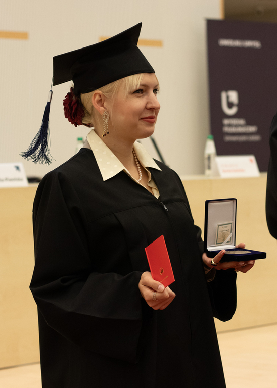 Absolwentka z medalem