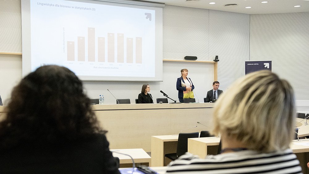 dr Aleksandra Makowska podczas prezentacji