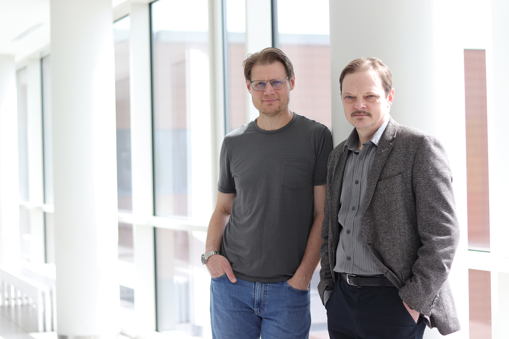 mgr Mark Tardi i prof. Kacper Bartczak