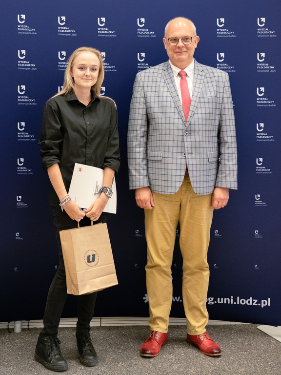 Uczestniczka programu z prorektorem