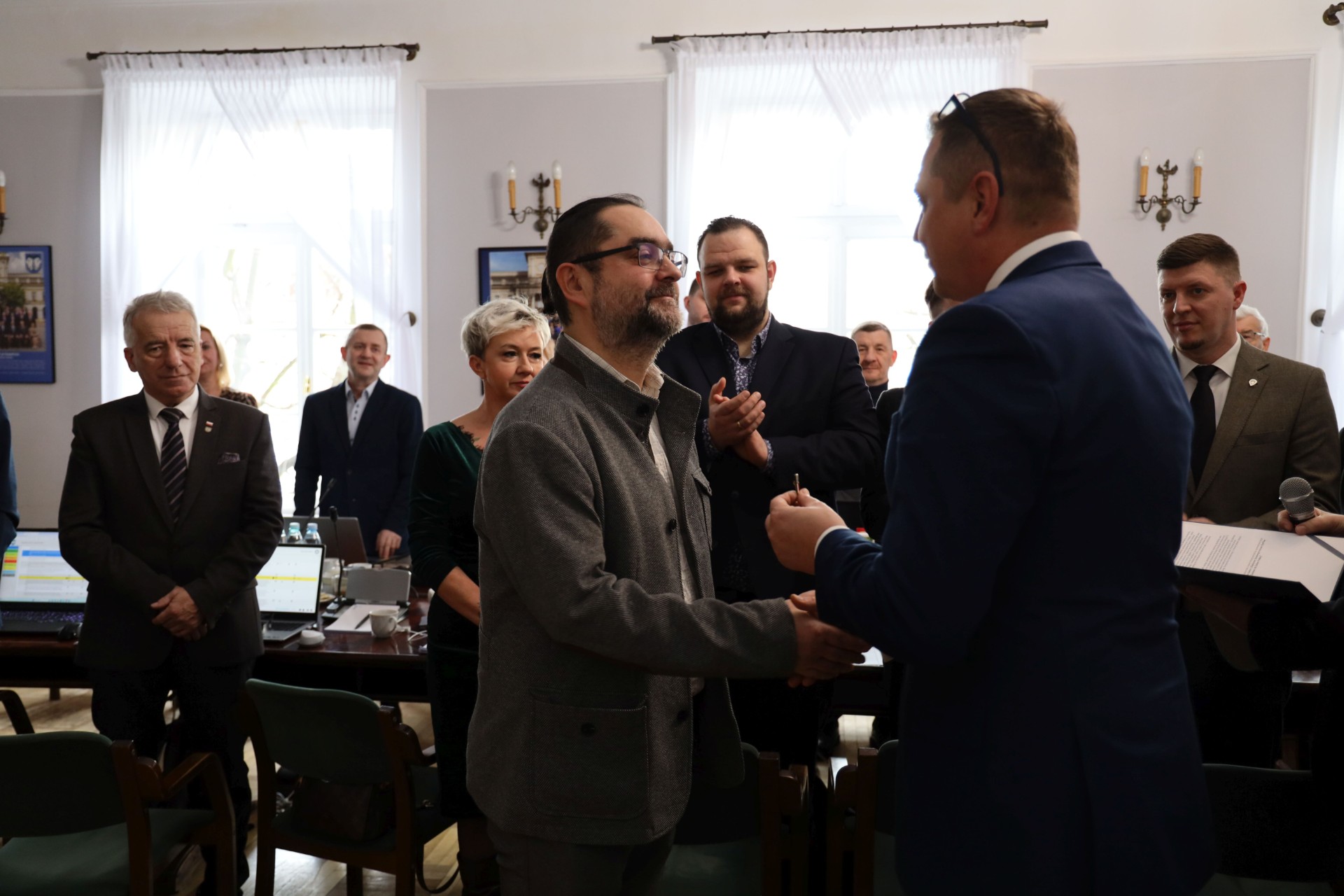 Dr Kasprzyk is collecting the award from the Mayor of the city