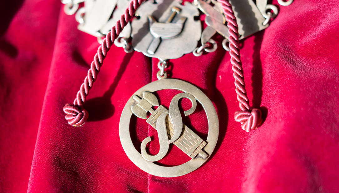 Łańcuch z insygniami.