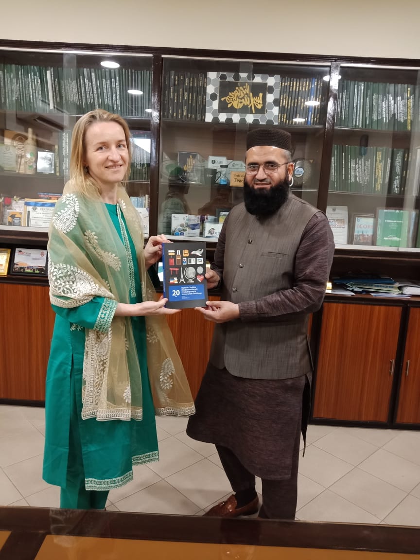 Instytut Badań nad Edukacją Uniwersytetu Pendżabskiego w Lahaur (University of the Punjab), od lewej: dr Maria Eleonora Hebisz oraz prof. dr Muhammad Shahid Farooq.