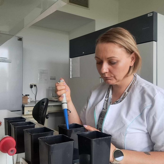 Dr Anna Jasińska w laboratorium