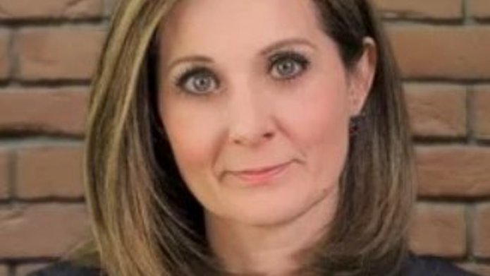 a portrait photo of a woman