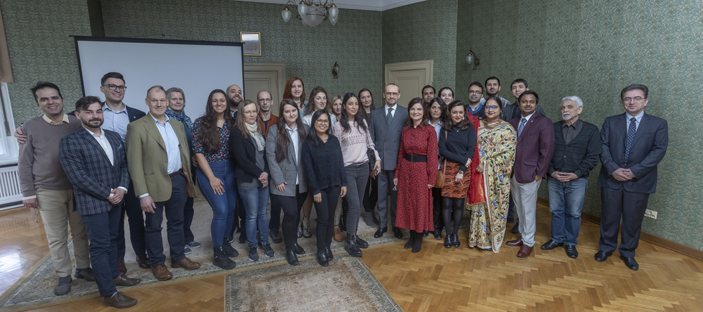 A group photo of the meeting participants with Prof. Łukasz Bogucki and the iHub team
