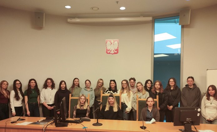  students in the courtroom