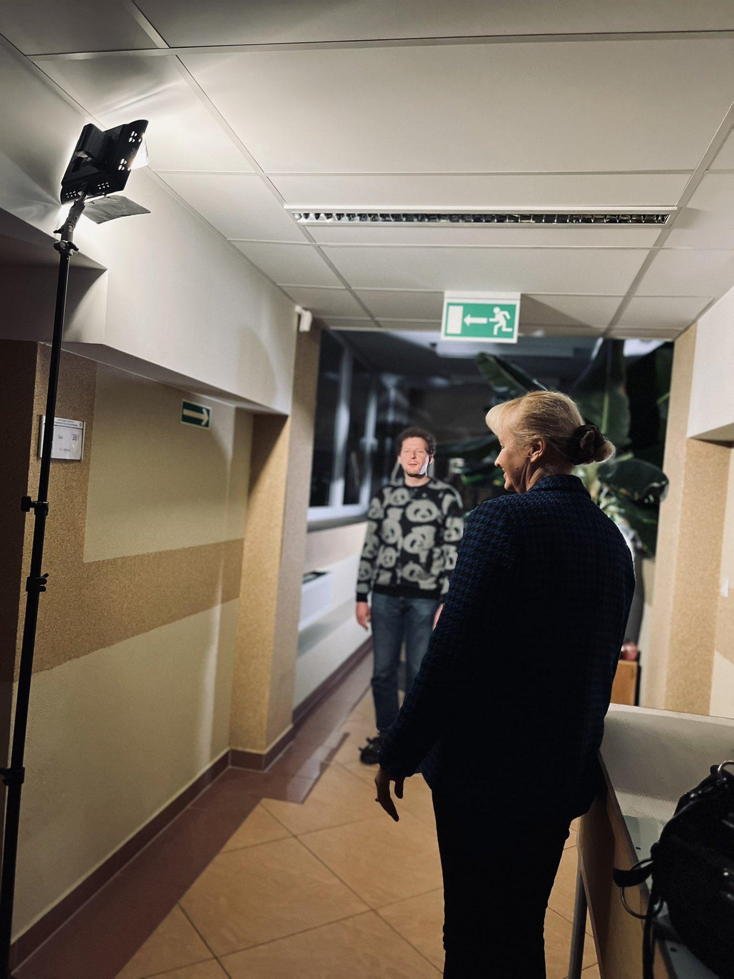 prof. Julian Sitarek podczas nagrania do programu
