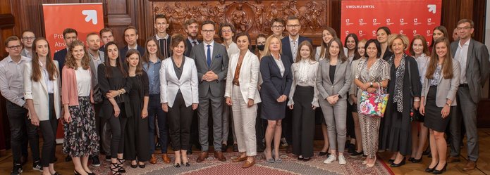 a group photo during the finale