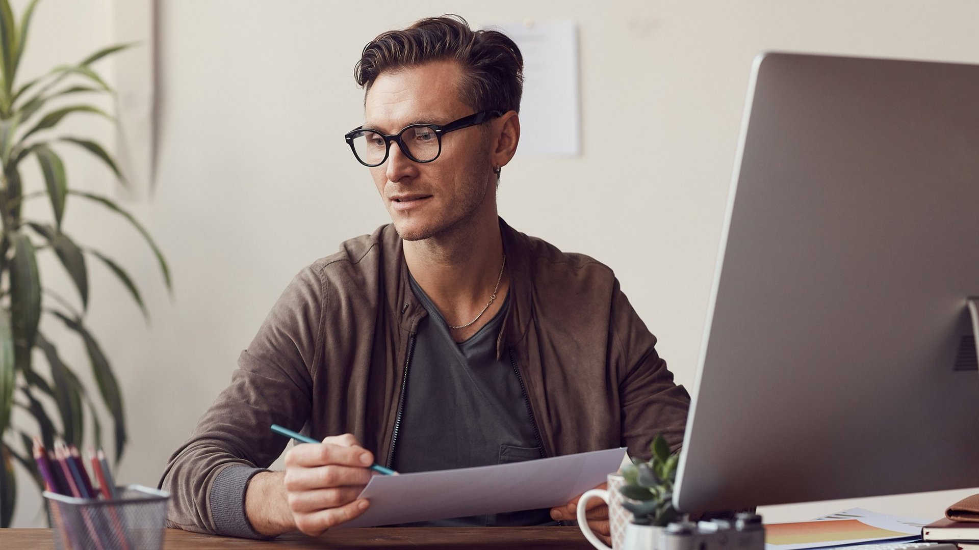 a decorative element: the teacher in the middle of online classes