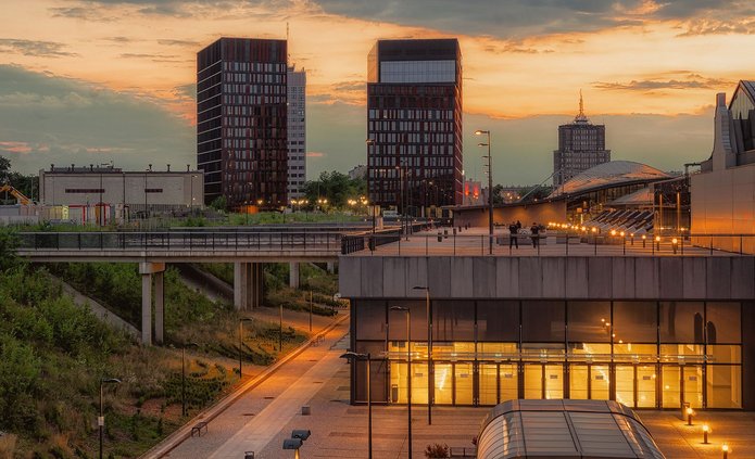 miasto Łódź wieczorową porą