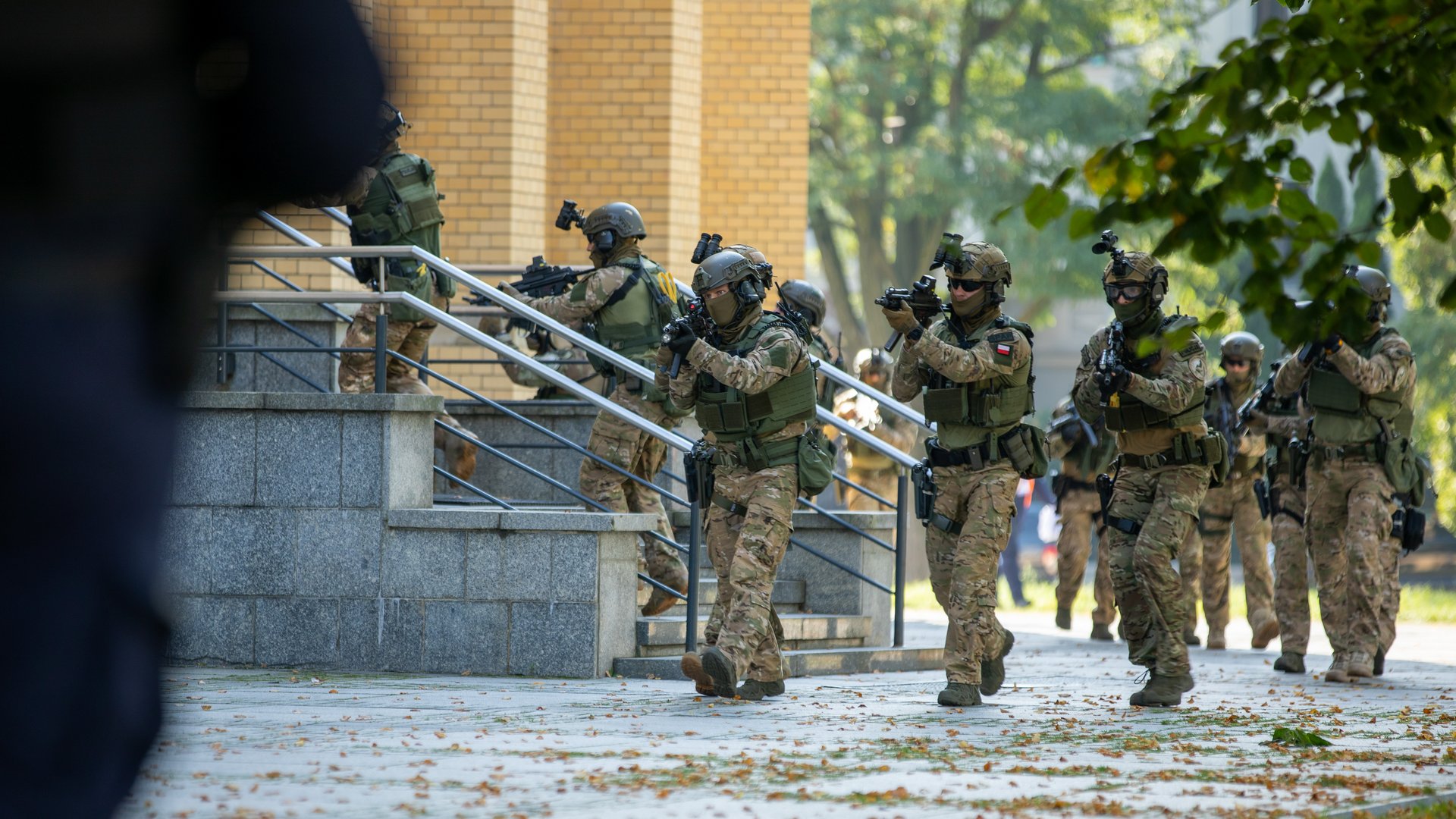 policeofficers outside the cathedral