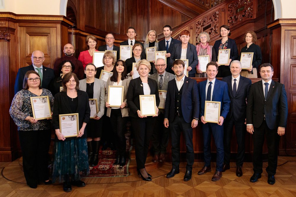 wspólne zdjęcie uczestników gali