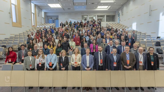 zdjęcie grupowe uczestników konferencji UNIC 2.0