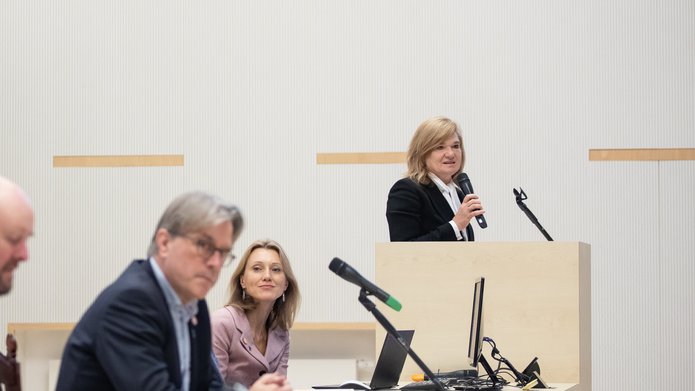 rektor UŁ podczas zakończenia konferencji UNIC 2.0