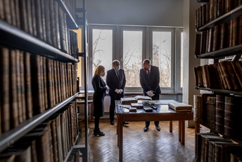 Ambassador of Luxembourg Paul Shmit at the University of Lodz Library