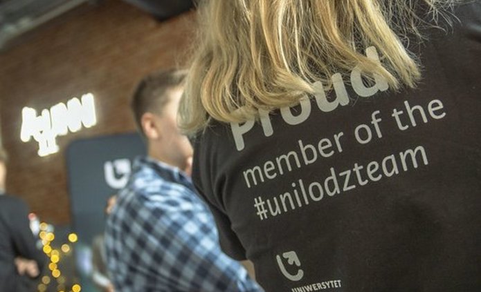 Uczestniczka majowego Śniadania Prasowego UŁ