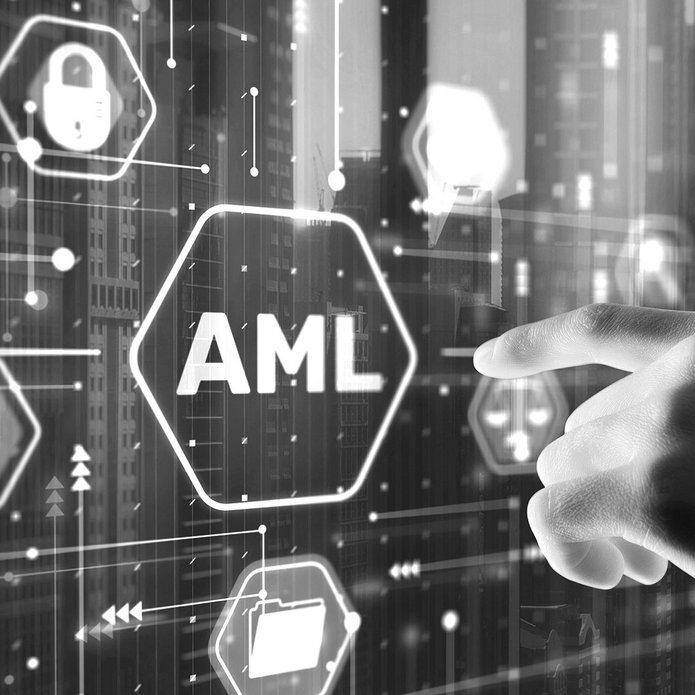 futurystyczny interfejs z napisem AML