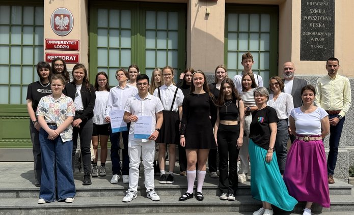 Uczestnicy Laboratorium Innowacji przed rektoartem UŁ UŁ