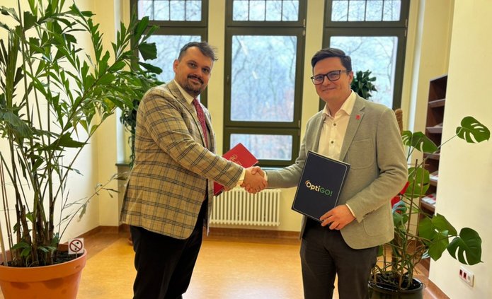 Piotr Sprzączak, Veolia ESCO Polska Board Member and Maciej Sysak, Chancellor of the University of Lodz