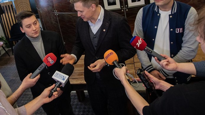 rzecznik UŁ i goście podczas wystąpienia z mediami