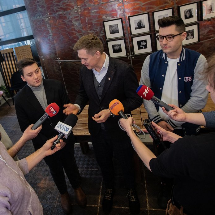 rzecznik UŁ i goście podczas wystąpienia z mediami