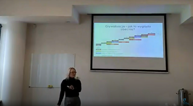 Marta Baraniak podczas wystąpienia