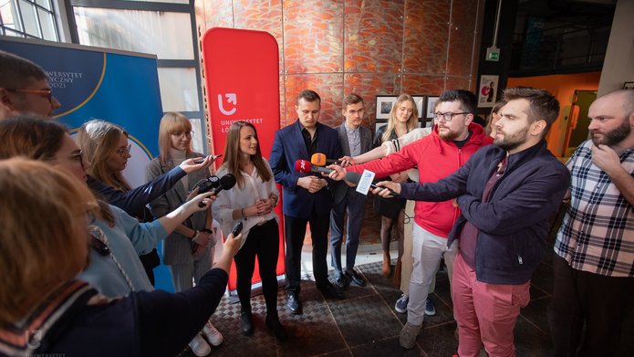 uczestnicy briefingu z mediami podczas śniadania prasowego