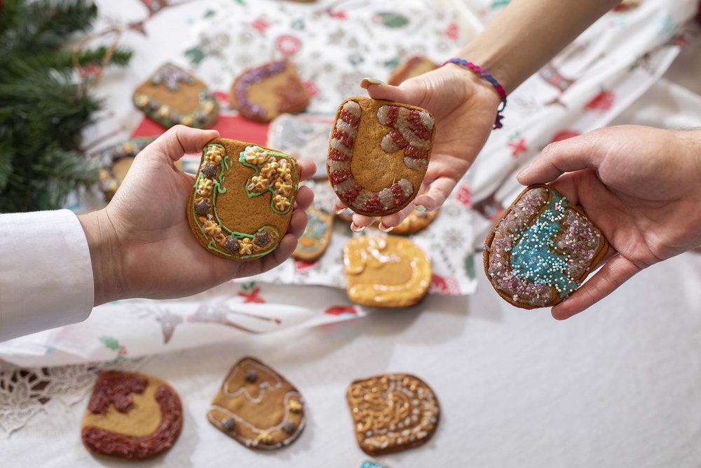 gingerbread cookies with the logo of the University of Lodz