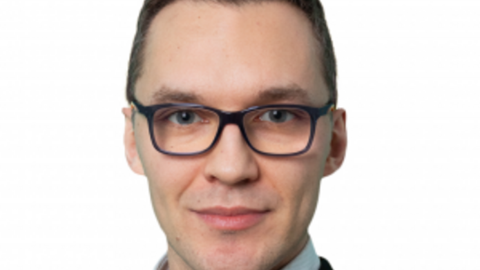 Dr Dominik Skowroński
