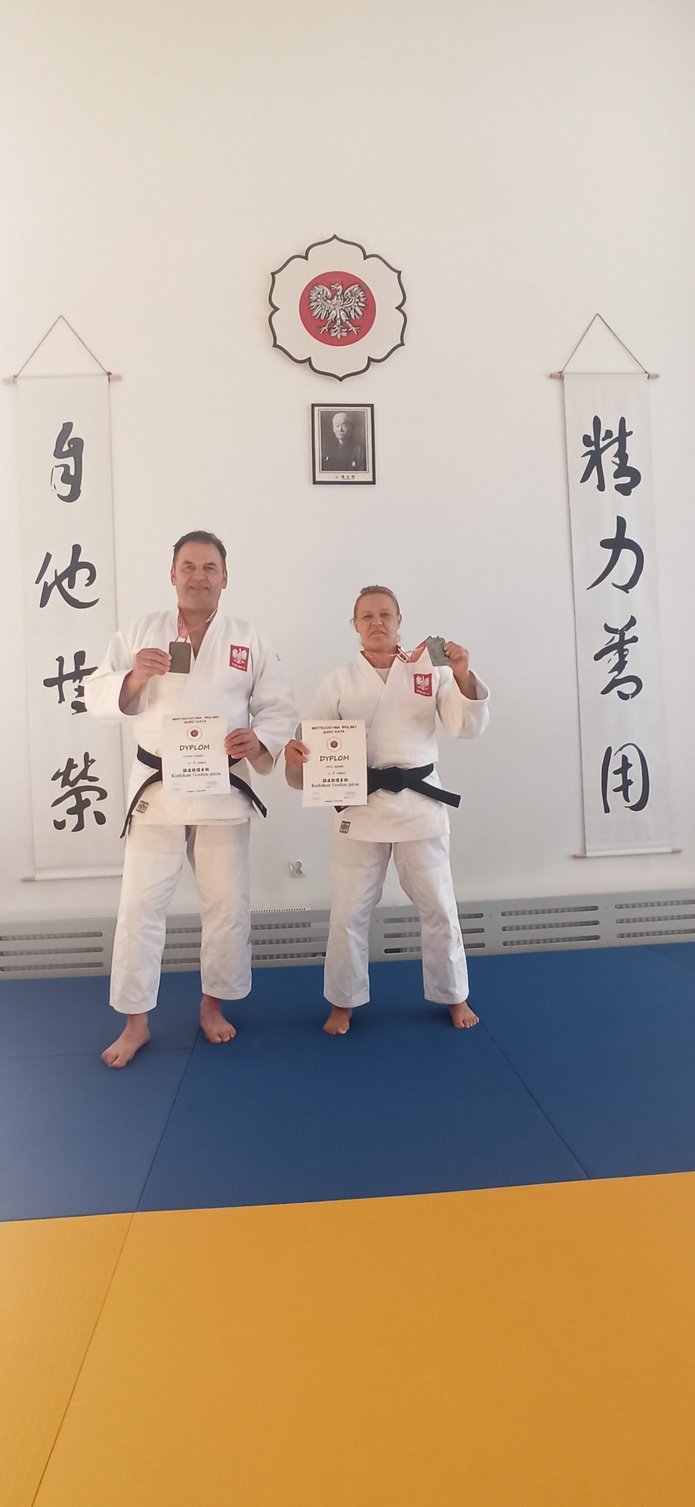 zawodnicy AZS Łódź Leszek Piąstka i Anna Jagiełło z medalami