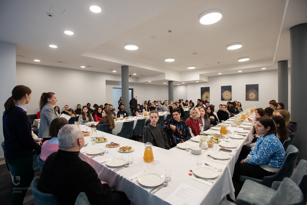 zagraniczni studenci podczas obiadu wigilijnego UŁ