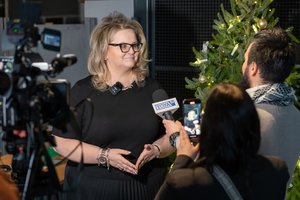 dr Kinga Stopczyńska podczas rozmowy z dziennikarzem dr Kinga Stopczyńska podczas rozmowy z dziennikarzem